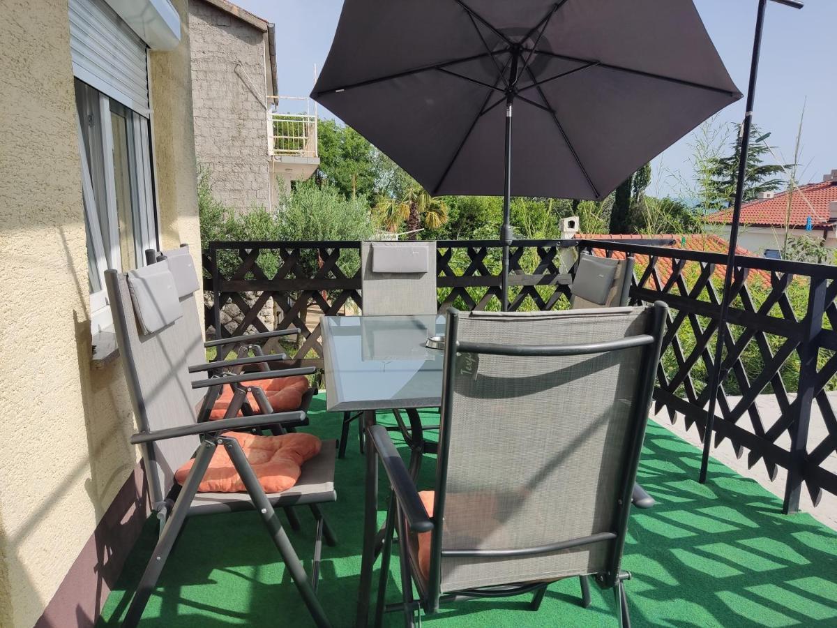 Apartment Teresa With Big Terrace Dramalj Crikvenica Esterno foto